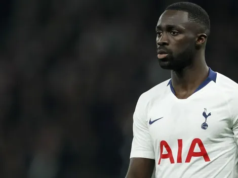 Le dan hasta con el balde a Dávinson Sánchez en Inglaterra: "Es como un cono"