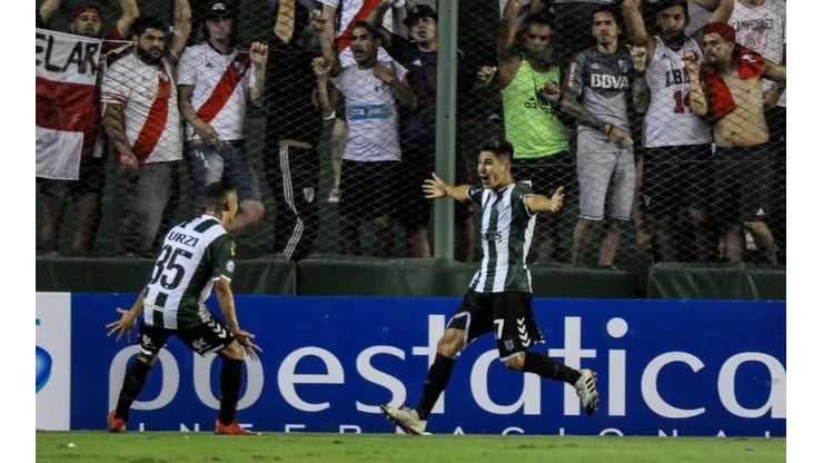 Agustín Fontana festejando un gol ante River.