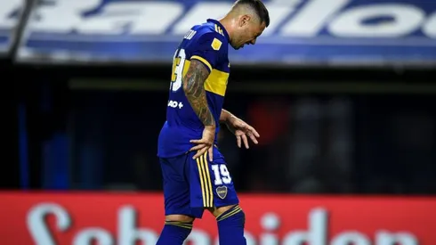 Mauro Zárate, con claros gestos de dolor.