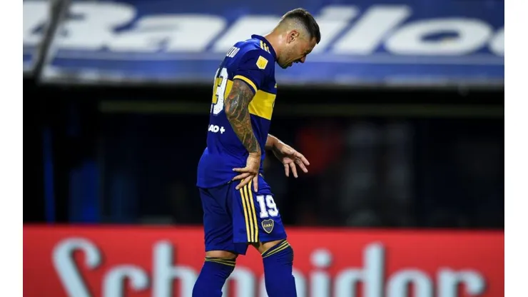 Mauro Zárate, con claros gestos de dolor.