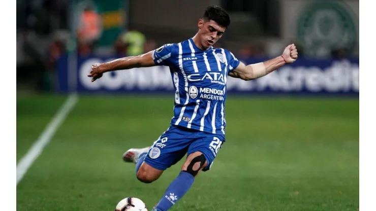 Juan Brunetta jugando para Godoy Cruz de Mendoza.