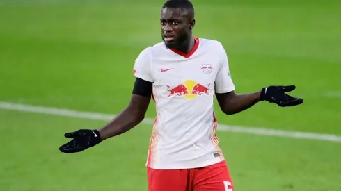 Dayot Upamecano en un partido del Leipzig.