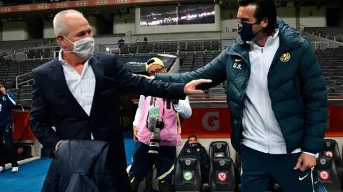Javier Aguirre y Santiago Solari se saludan en Monterrey vs. América