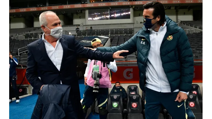 Javier Aguirre y Santiago Solari se saludan en Monterrey vs. América