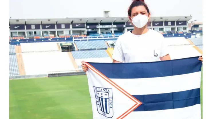 Cindy Novoa también es seleccionada peruana.