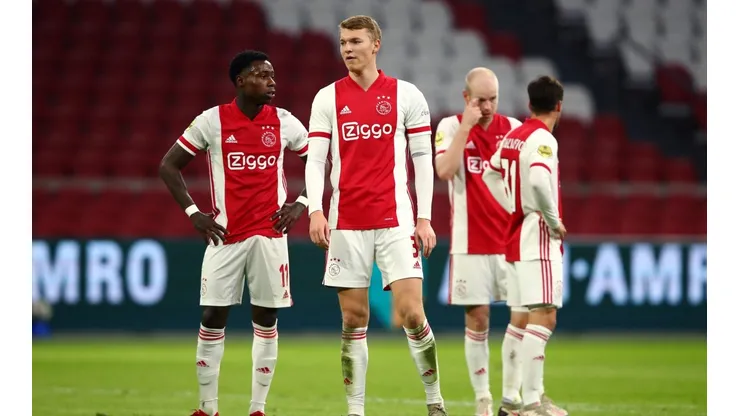 Edson Álvarez cumplió en la victoria de Ajax sobre Heracles