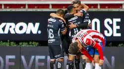 Autogol de Macías para que Necaxa le gane a Chivas.