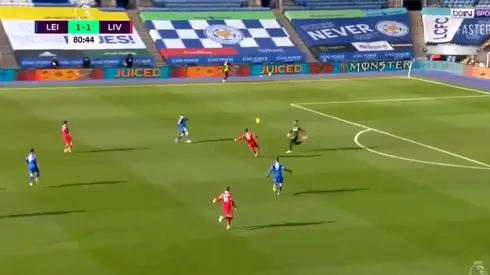 ¡Alisson hizo el blooper del año y Vardy marcó el gol más fácil de su vida!