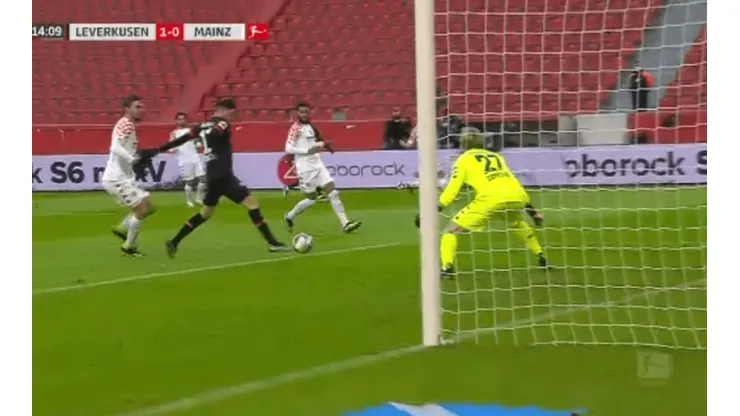 Alario durmió a toda la defensa rival y marcó para Bayer Leverkusen