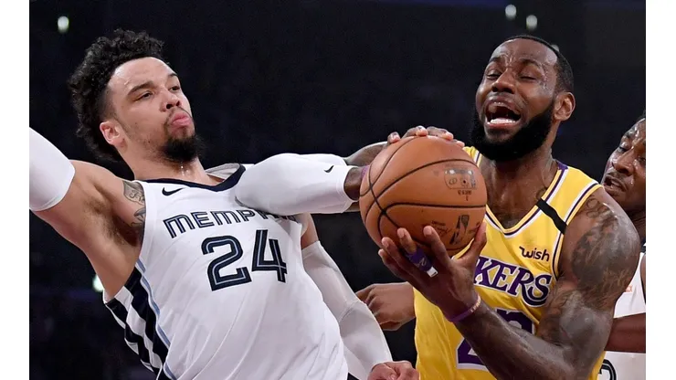Dillon Brooks y LeBron James