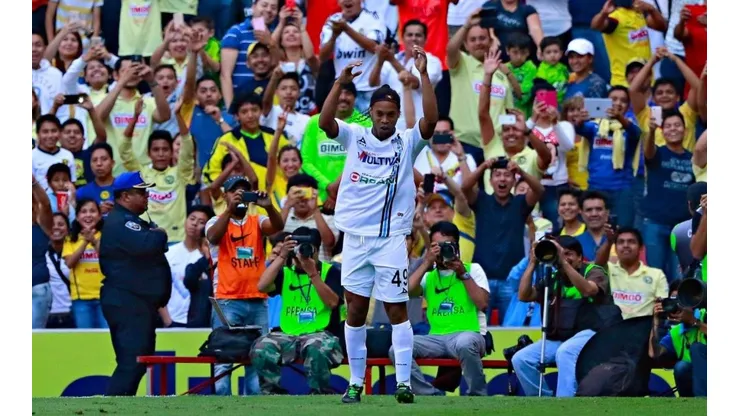 El día que Ronaldinho fue ídolo del América en el Estadio Azteca. (Foto: imago7)