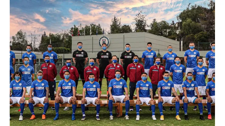 Cruz Azul presentó su foto oficial para el Guard1anes 2021 sin tres jugadores.