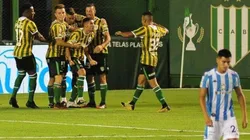 El festejo de los jugadores de Banfield.