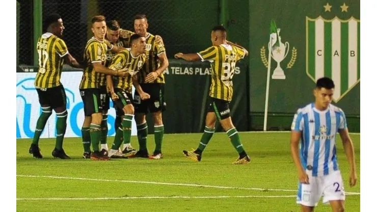 El festejo de los jugadores de Banfield.