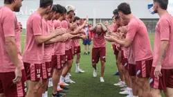 Andrés D'Alessandro en el tradicional pasillo.