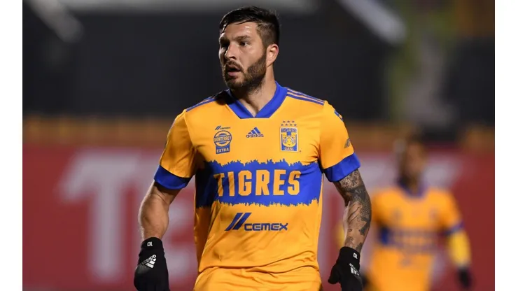 Gignac cargó con munición pesada a los críticos.
