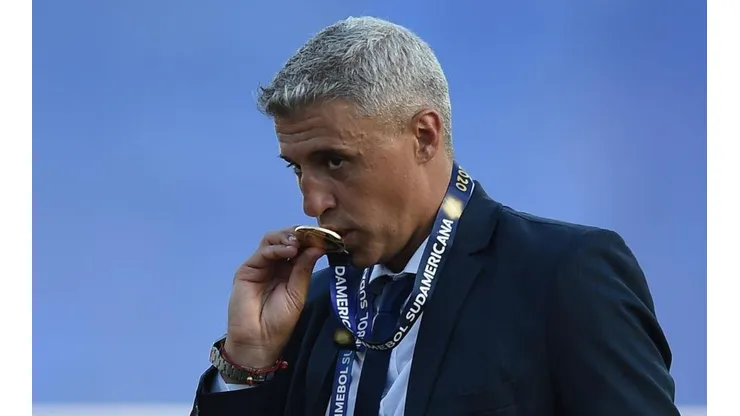 Crespo con su medalla de la Copa Sudamericana.