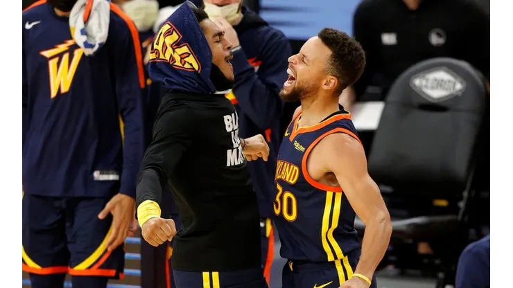 Jordan Poole y Stephen Curry