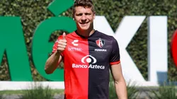 Julio Furch durante su presentación en Atlas.