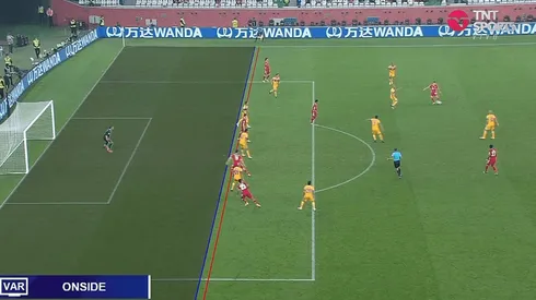 Video: Guzmán salió muy mal y Pavard, con polémica, puso el 1 a 0 de Bayern Múnich