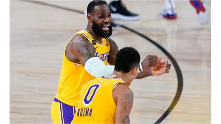 LeBron James y Kyle Kuzma (Foto: Getty)