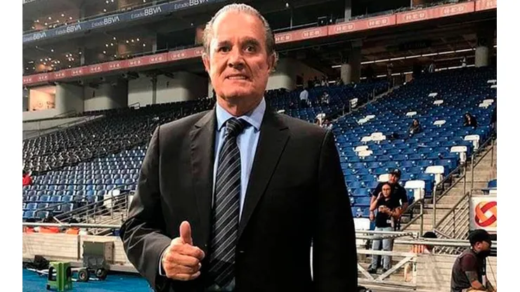 Raúl Orvañanos confundió el himno de la FIFA con el de Alemania en la Final de Tigres.