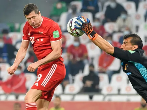 Polémica mano de Lewandoswki en el gol del Bayern Múnich