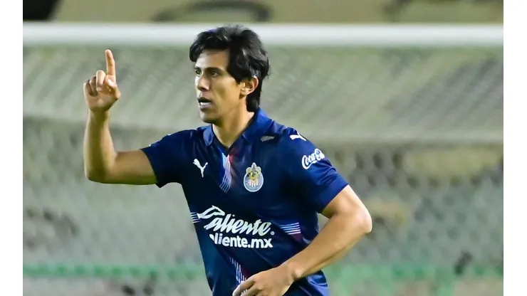 Macías es la gran figura de este Chivas.