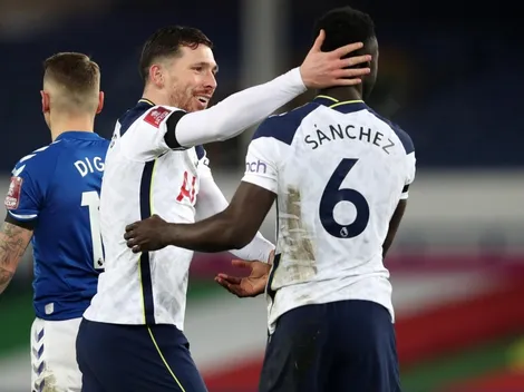 Hizo dos goles, pero los hinchas del Tottenham liquidaron a Dávinson Sánchez