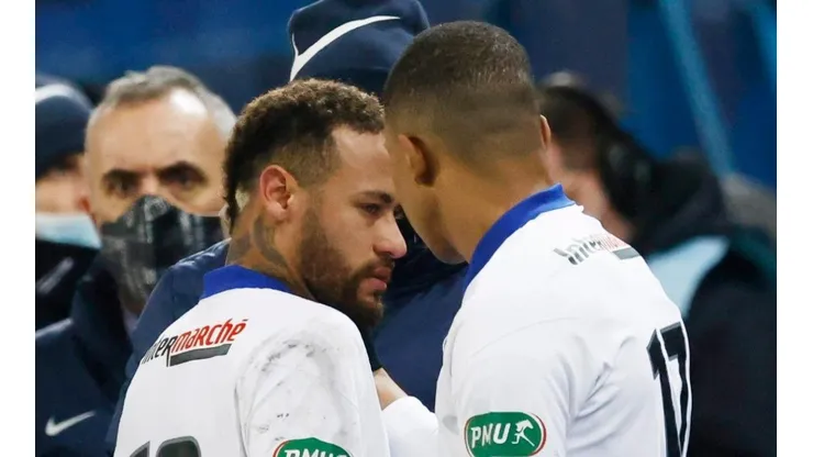 Neymar se fue lesionado con PSG a 6 días de jugar contra Barcelona