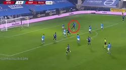 Ni el mismo Duván Zapata puede creer la asistencia que dio para el 2-0