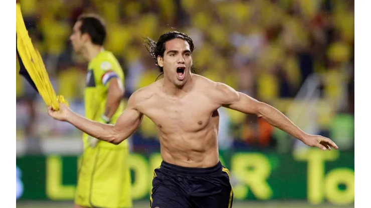 El festejo de Radamel Falcao luego de anotar el 3-3 contra Chile en las Eliminatorias rumbo al Mundial de Brasil 2014.