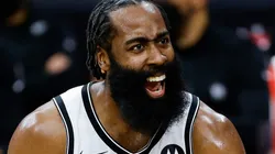 James Harden discutiendo en Brooklyn Nets