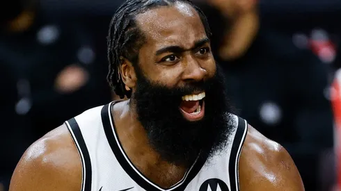 James Harden discutiendo en Brooklyn Nets
