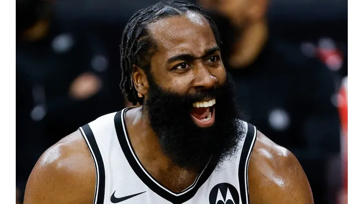 James Harden discutiendo en Brooklyn Nets