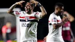Dani Alves con la camiseta de Sao Paulo.
