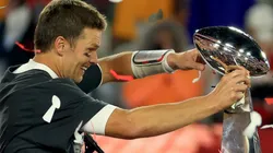 Tom Brady con el trofeo Vince Lombardi