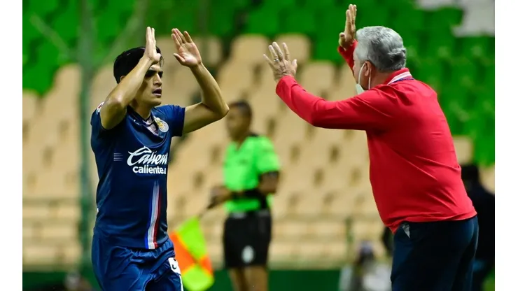 Víctor Manuel Vucetich al fin consiguió el triunfo con Chivas en el Guard1anes 2021.