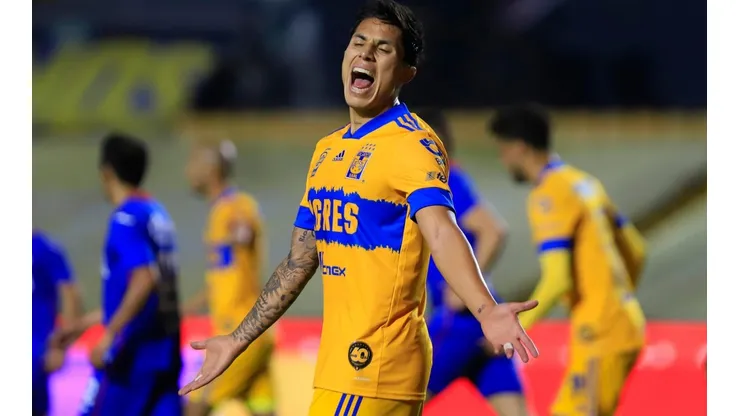 Carlos Salcedo dejaría Tigres.