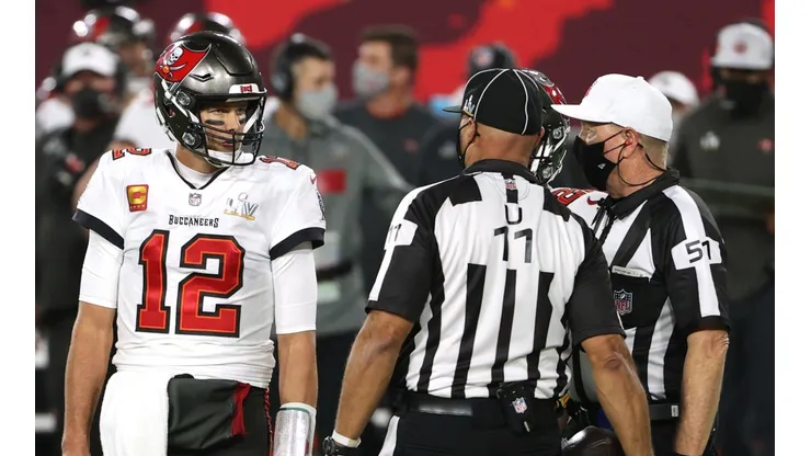 Tom Brady y los árbitros en el Super Bowl LV