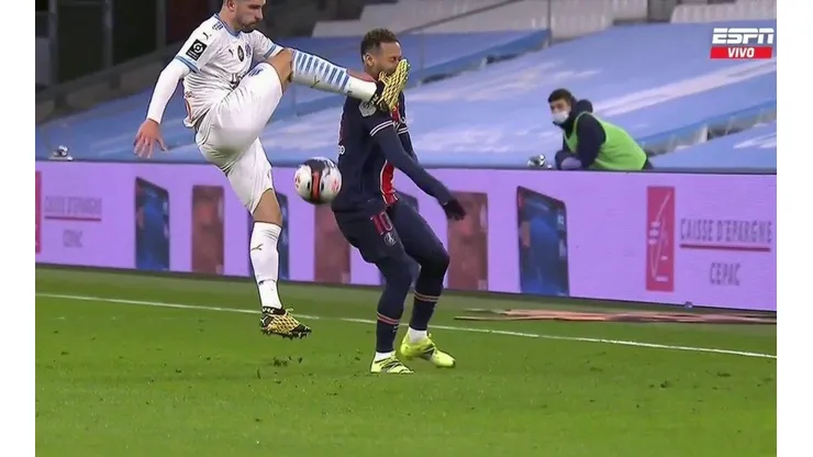 La agresión de Álvaro González a Neymar.
