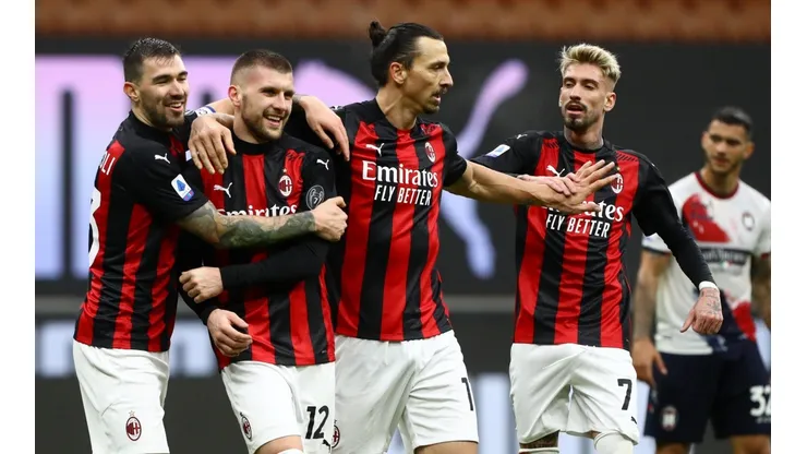 Milan goleó al Crotone con dos goles de Zlatan y sigue puntero en la Serie A