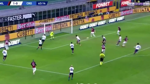 También mete goles así: Zlatan la empujó abajo del arco para el 2-0 del Milan