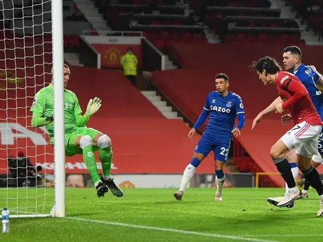 Mitad del gol fue de Rashford: Cavani marcó el 1-0 para el United ante Everton