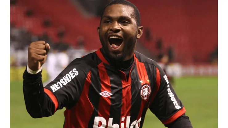 Un tipo despreciable: los tuits sobre el Morro que debió borrar el presidente de Paranaense