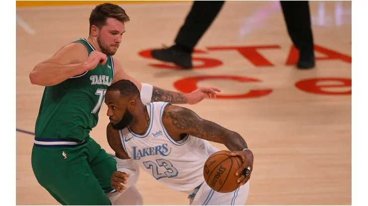 LeBron James y Luka Doncic (Foto: Getty)