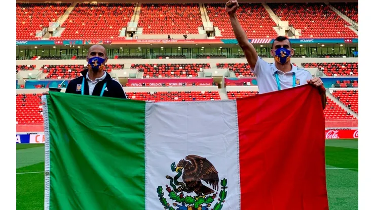 Guido Pizarro y Nahuel Guzmán portaron la bandera de México en Qatar.