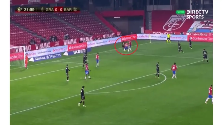 Umtiti se complicó en su área y todo terminó en gol de Granada ante Barcelona