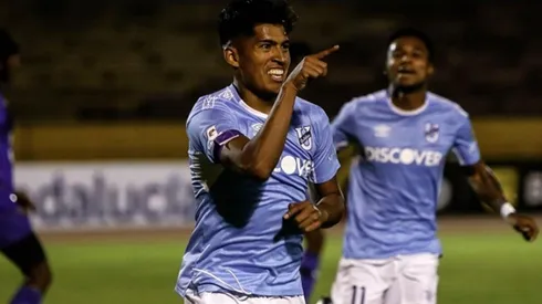 Vides jugó en el fútbol ecuatoriano.