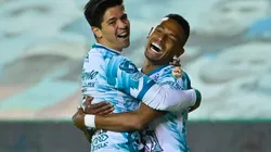 Víctor Dávila y William Tesillo celebran la victoria de León ante San Luis.
